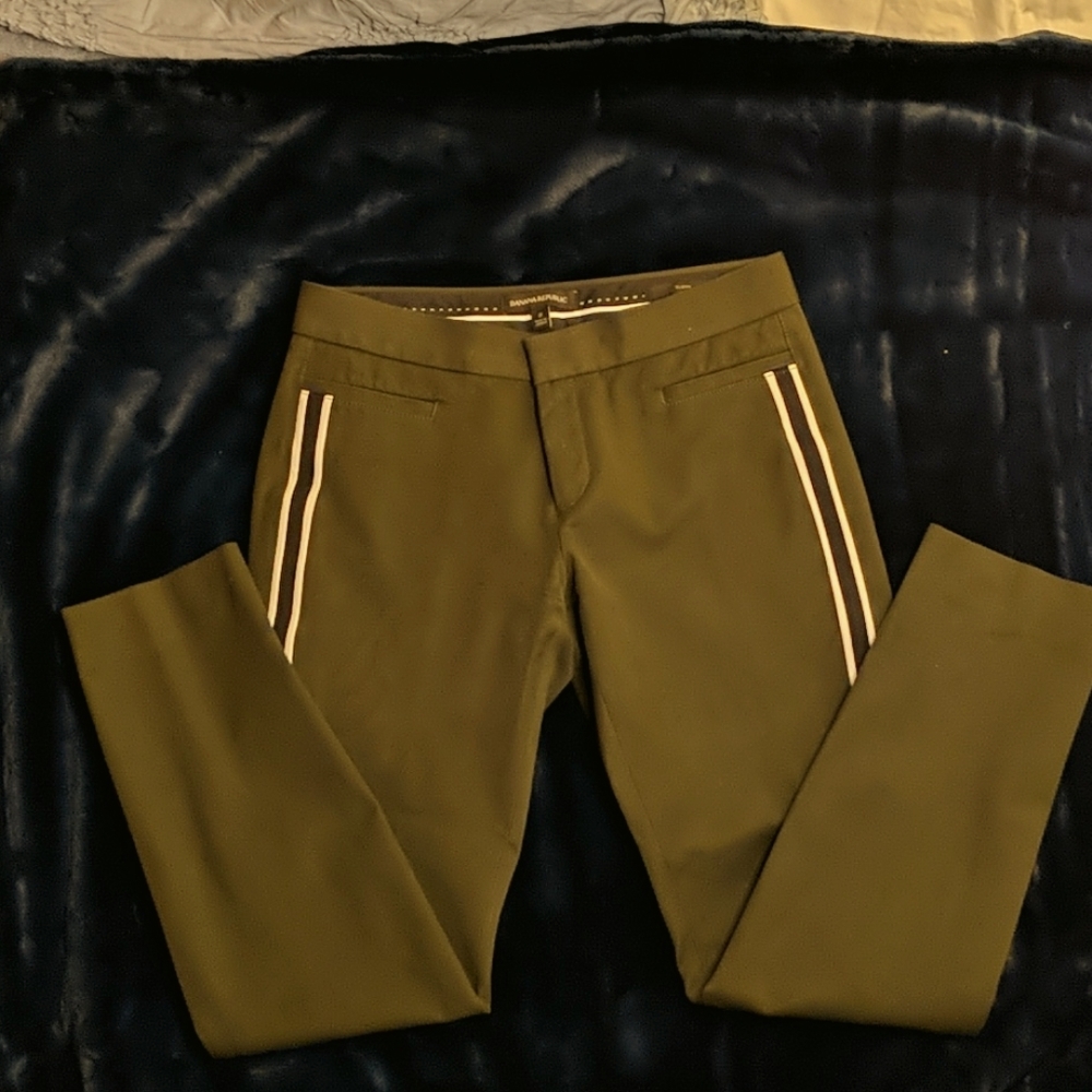 👗 Green Banana Republic Pants